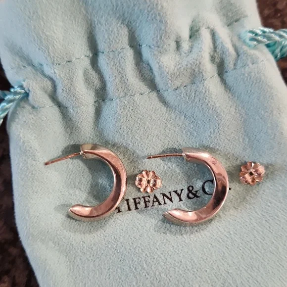 Vintage Tiffany and Co twist hoop earrings - Picture 3 of 3